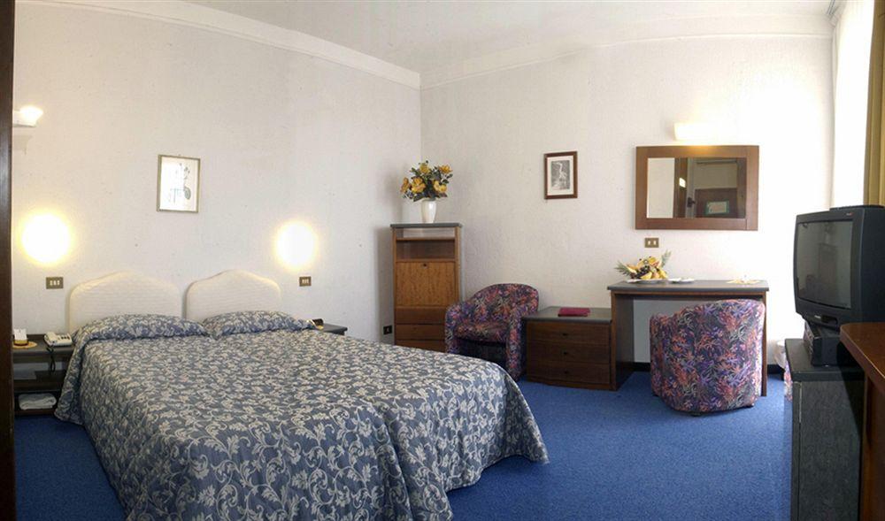 Hotel Principe Принчипіна-а-Маре Екстер'єр фото
